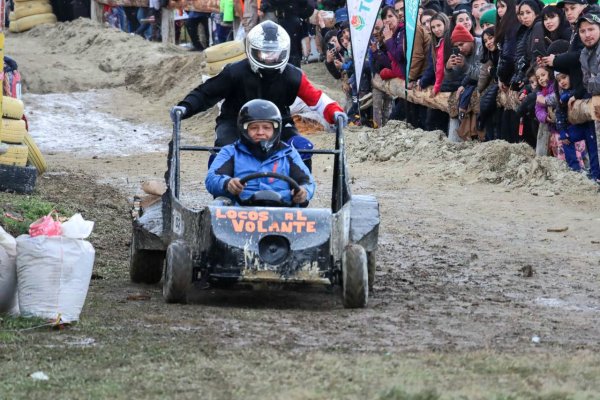 Se realizó la 3era Edición de la Carrera de Autos Locos en Tolhuin