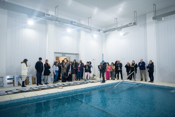 Vecinos de Ushuaia recorrieron junto a funcionarios de gobierno las obras del hospital y del centro de rehabilitación
