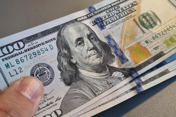 El dólar blue cerró a $1225 para la compra y $1245 para la venta este martes 22 de octubre de 2024