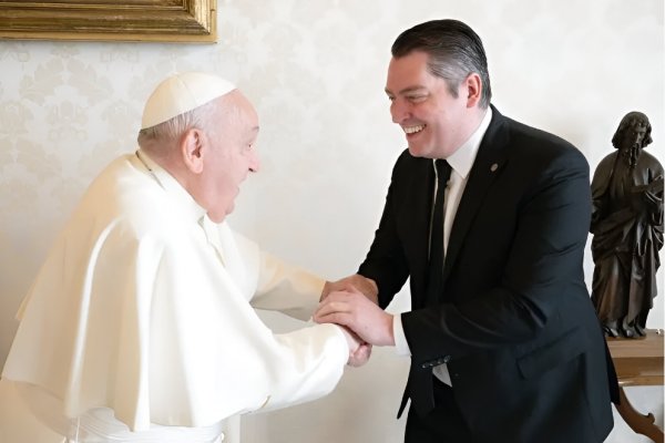 Intendente Martín Perez despide al Papa Francisco con profundo dolor