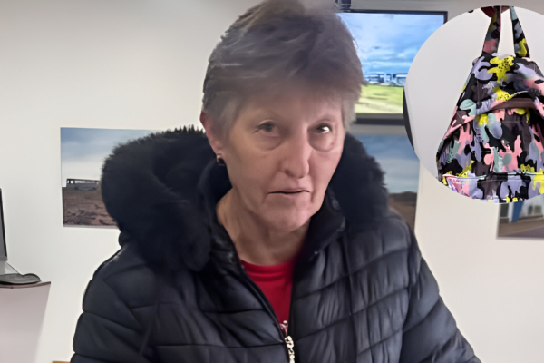 Ejemplo de honestidad: una vecina devolvió una mochila con más de $180 mil