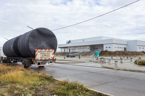 El Municipio comenzó a recibir equipamiento para la sala de máquinas del nuevo natatorio olímpico de Río Grande