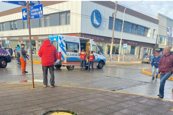 Atropellaron a una mujer y un niño frente a la plaza
