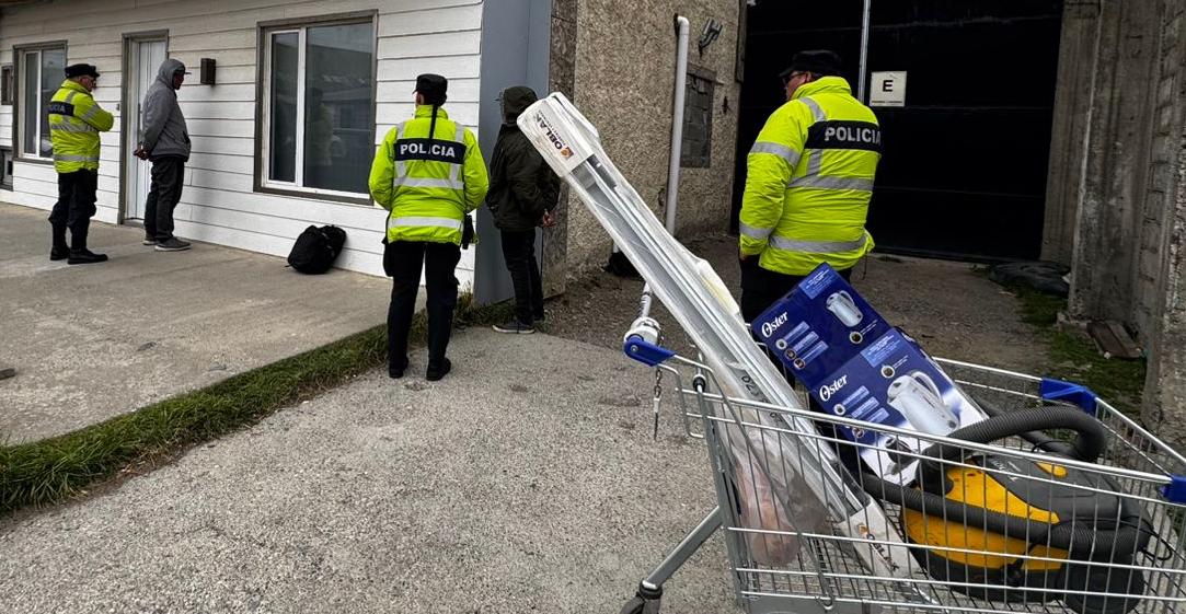 Río Grande: detenidos tras ser sorprendidos llevando objetos robados en un carrito de supermercado
