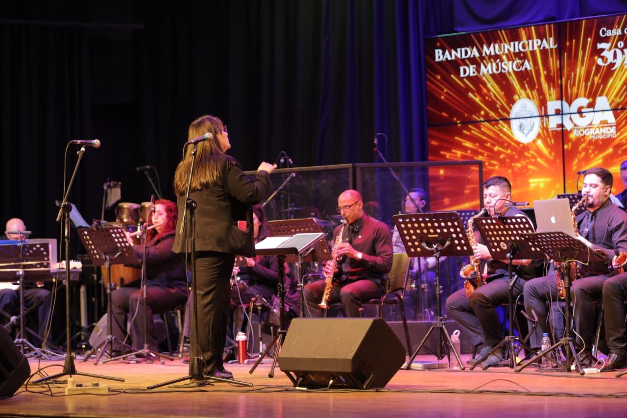 A sala llena, la Casa de la Cultura celebró su 39⁰ aniversario junto a la comunidad