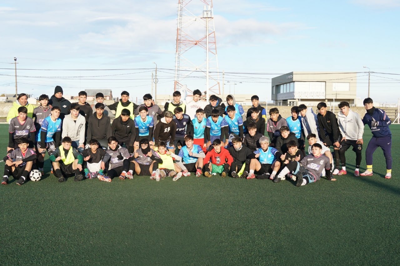 Tierra del Fuego avanza en su preparación para los Juegos EPADE con entrenamiento en handball y fútbol