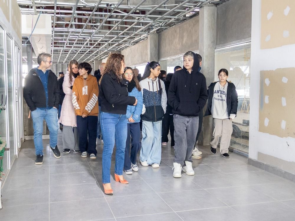 Nadadores riograndenses y sus familias recorrieron el Natatorio Olímpico