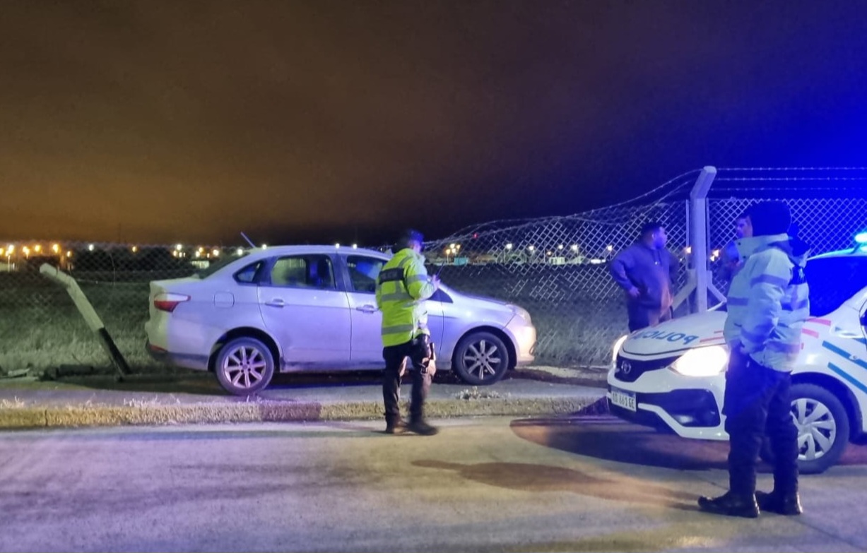 Conducía alcoholizado, perdió el control del vehículo y terminó despistando en Ara San Juan