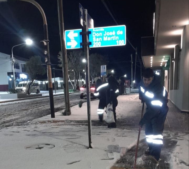 Operativo Invernal: el Municipio intensifica los trabajos en las calles de Río Grande