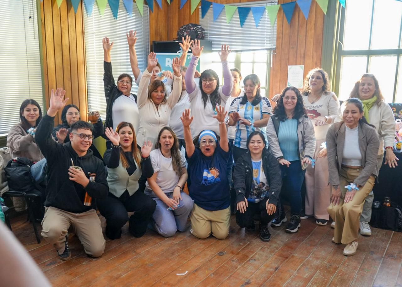 Encuentro entre vecinos y vecinas que participan de los talleres de Casa Municipal y APA
