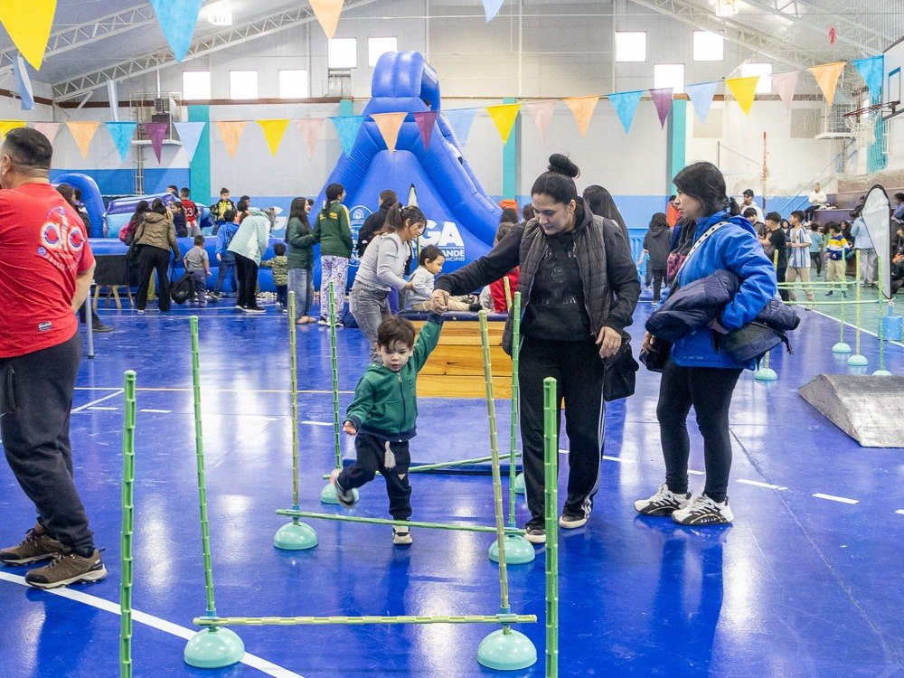 «Tardes de Juego en Familia» comenzó con una gran convocatoria
