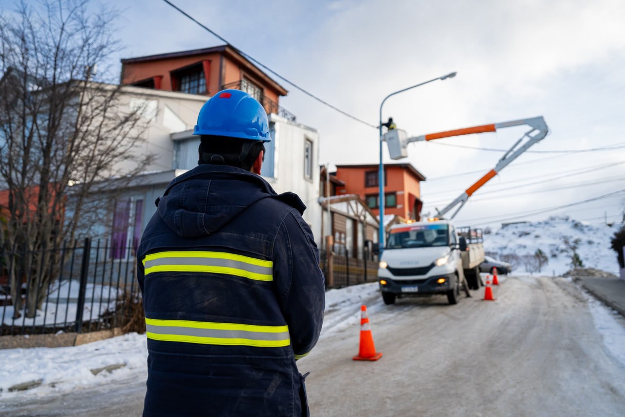 La DPE trabaja para restablecer el servicio eléctrico en sectores de Ushuaia