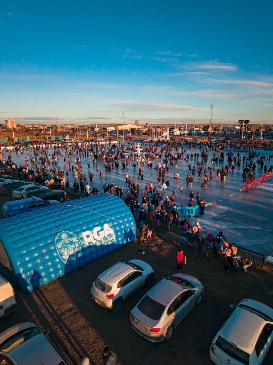 «Invierno Activo»: cientos de familias disfrutaron de la pista de patinaje del Cono de Sombra