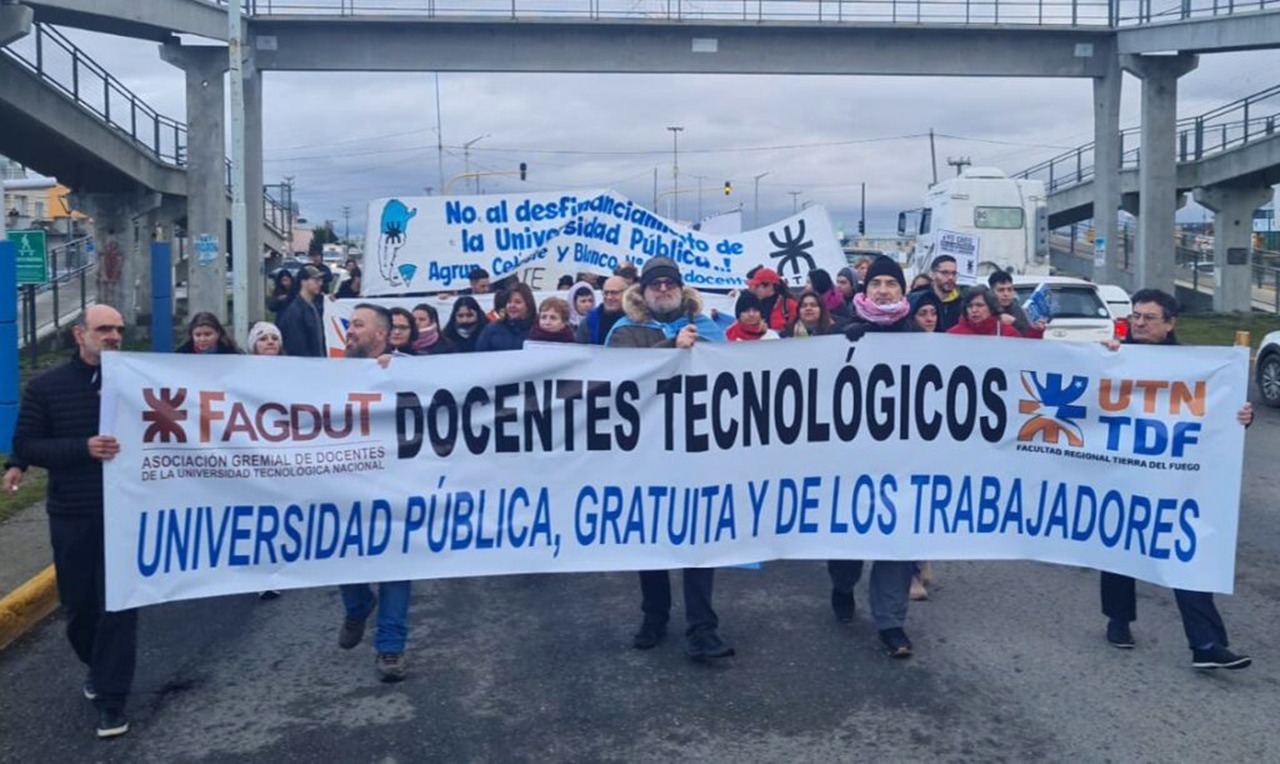 Docentes y no docentes de la UTN fueguina rechazaron la extranjerización del territorio y los recursos naturales argentinos