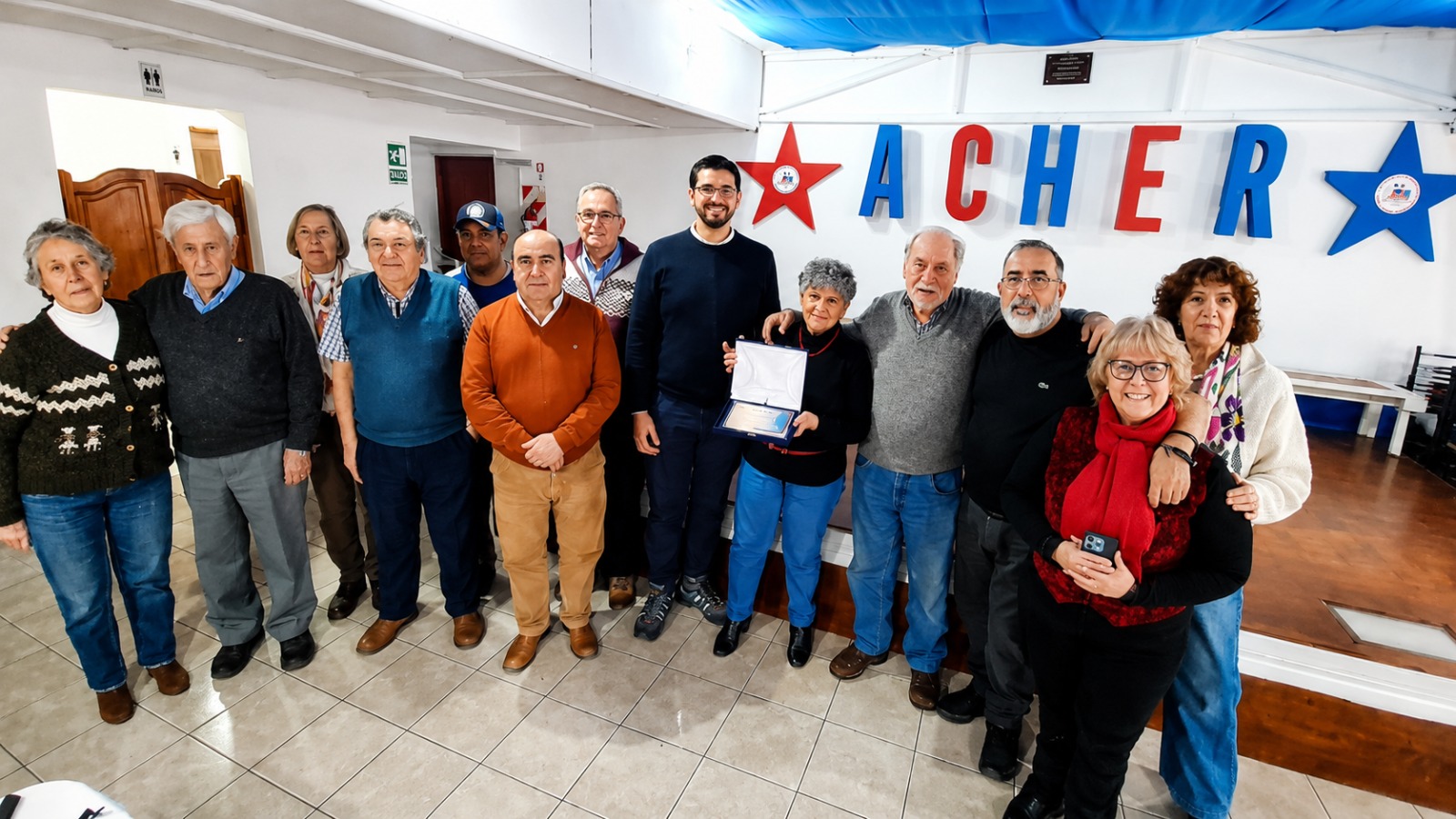 Emotivo reconocimiento de la colectividad chilena a Elba Nimer por su trayectoria al frente del Hogar San Vicente de Paúl