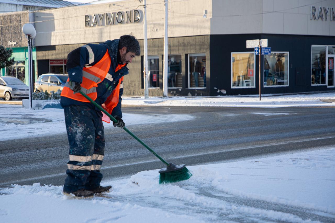 Operativo Invernal: el Municipio trabaja para garantizar la transitabilidad tras las nuevas nevadas