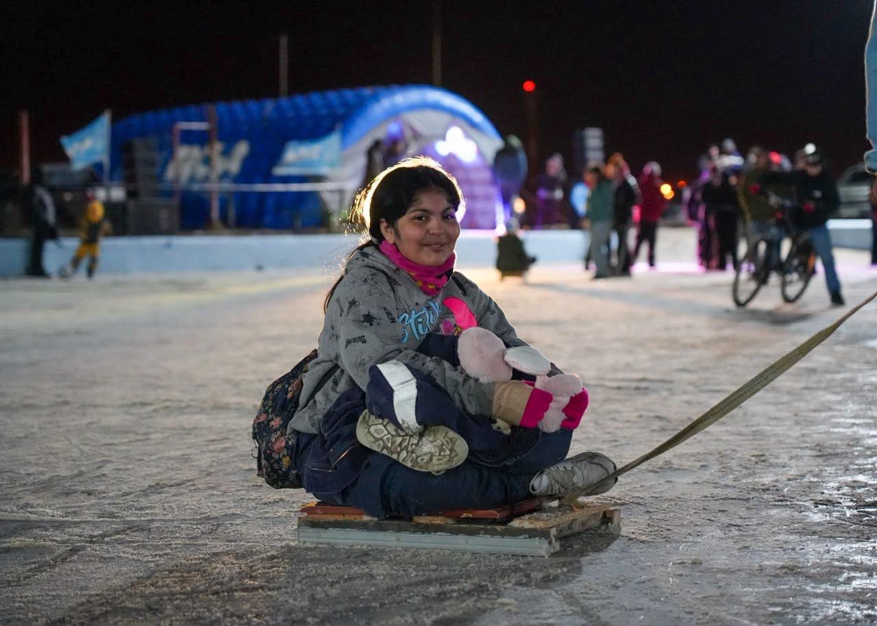 «Invierno Activo»: la pista de patinaje reunió a cientos de familias durante el receso invernal