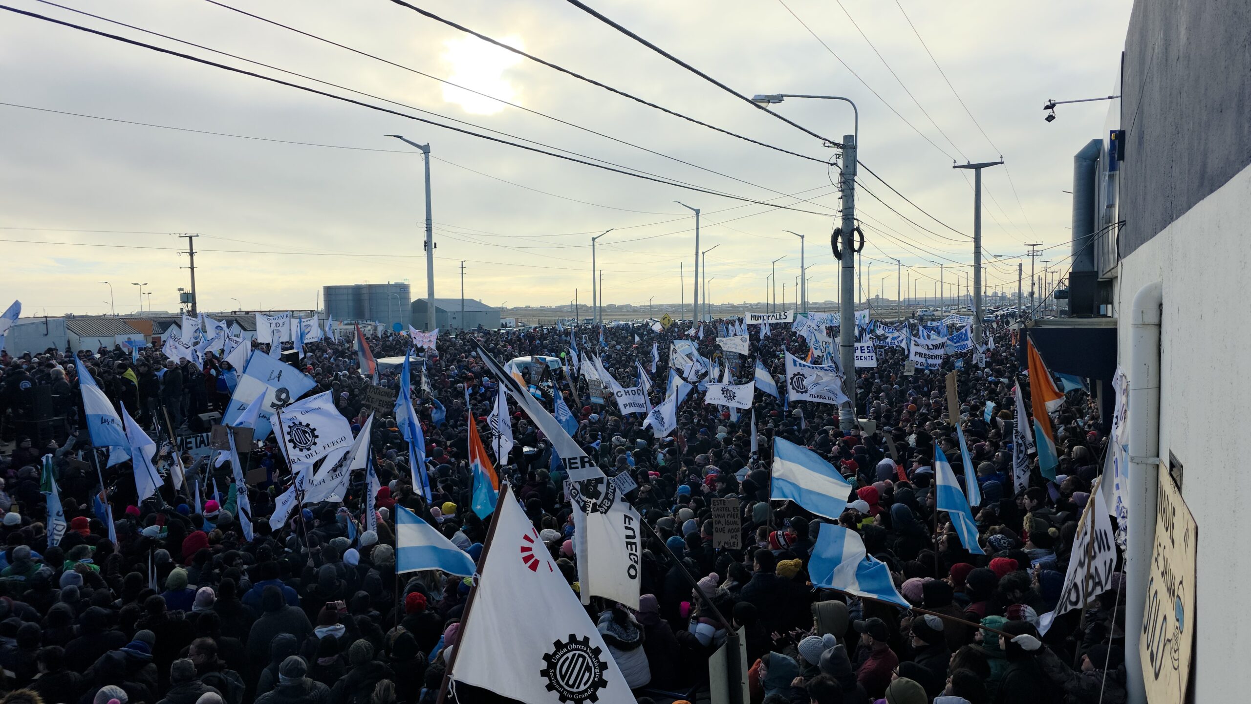 Empleo electrónico en crisis: cayó 47,1% en Tierra del Fuego y la Resolución 351/26 enciende nuevas alarmas