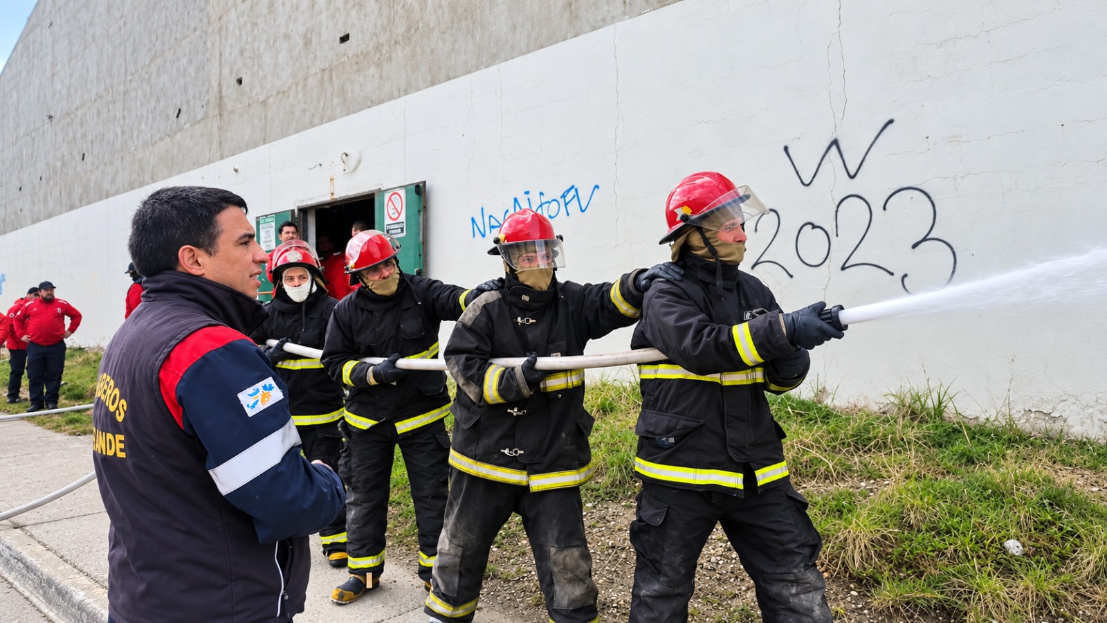 Bomberos Voluntarios capacitan a brigadistas de Río Chico y fortalecen el trabajo preventivo en las fábricas