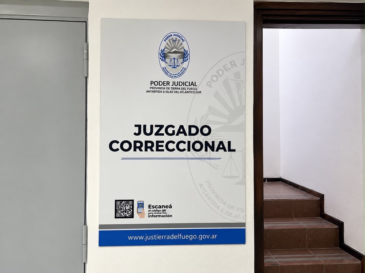 Condenan a una mujer a prisión efectiva por agredir a una integrante de la Policía