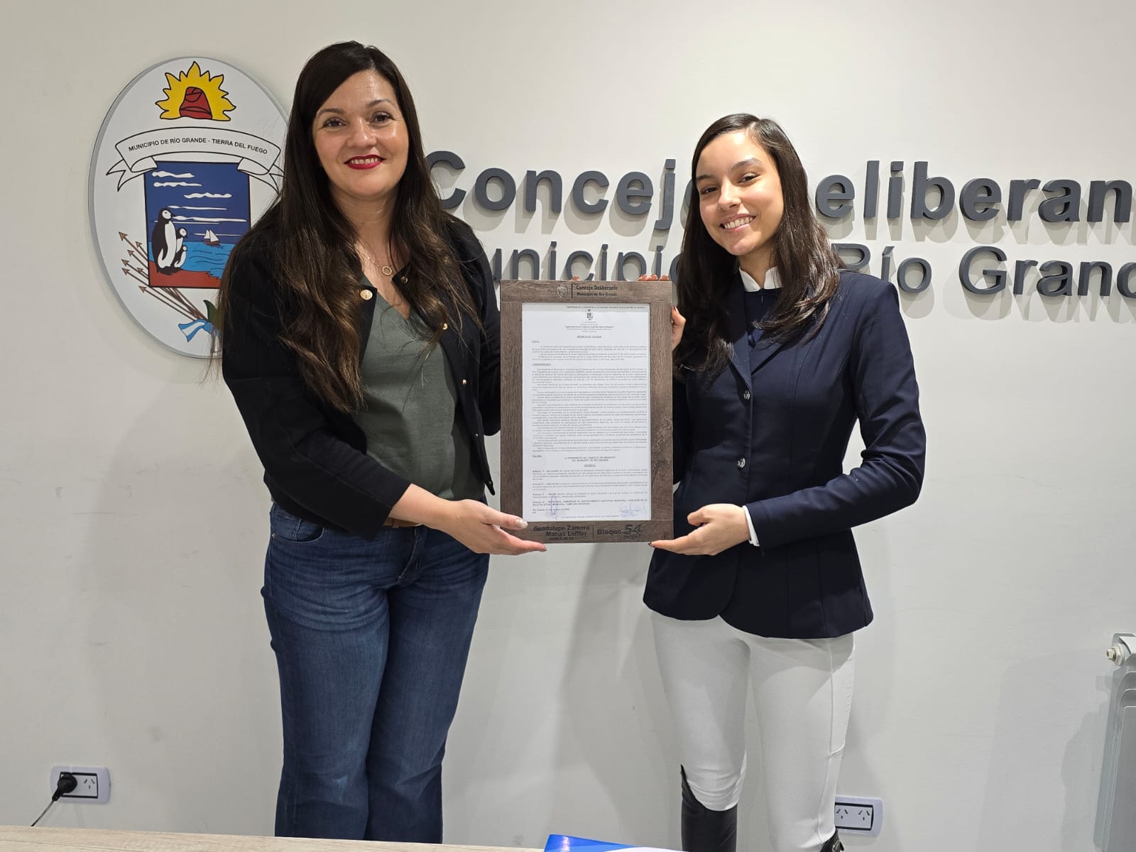 Juana Sandoval fue distinguida por el Concejo Deliberante tras consagrarse campeona en salto hípico